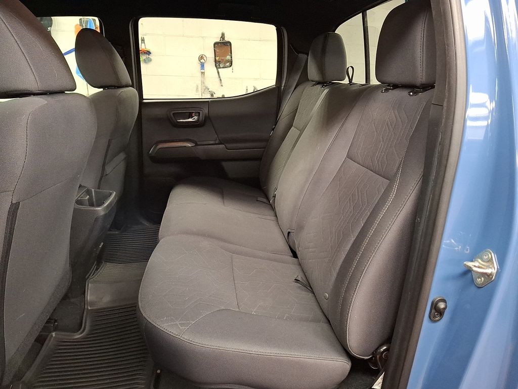 Thumbnail: 2019 Toyota Tacoma - 7