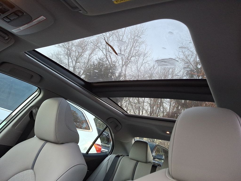 Thumbnail: 2021 Toyota Camry - 10