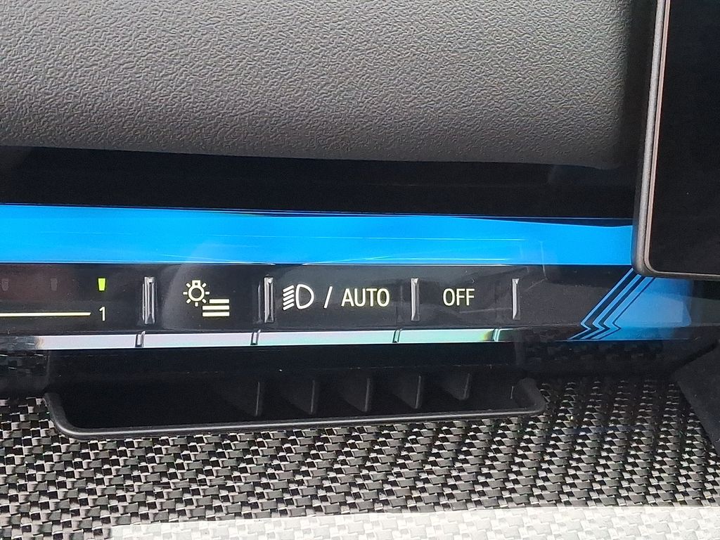 Thumbnail: 2025 BMW i5 - 21