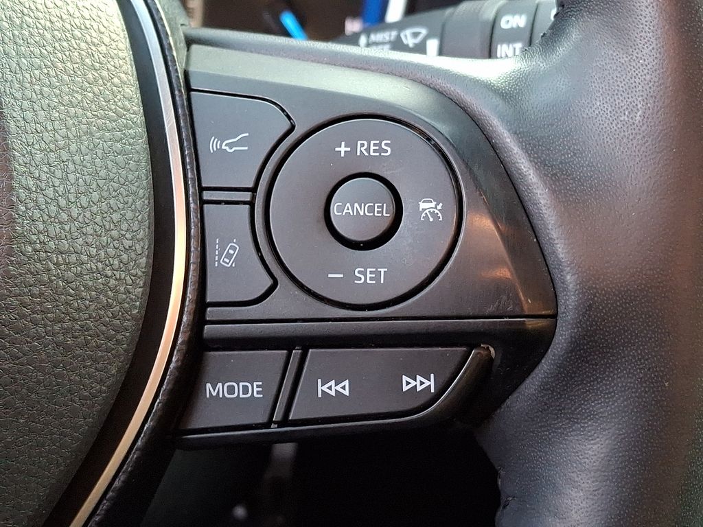 Thumbnail: 2020 Toyota RAV4 - 18