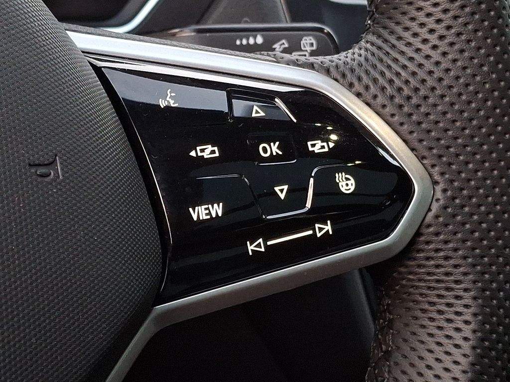 Thumbnail: 2022 Volkswagen Tiguan - 18