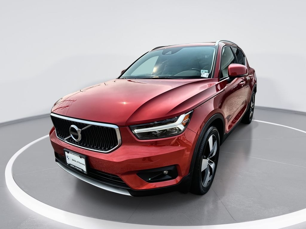 Used 2021 Volvo XC40 T5 Momentum SUV