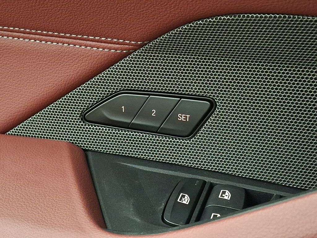 Thumbnail: 2025 BMW i4 - 25