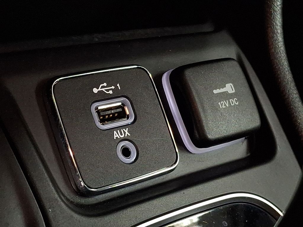 Thumbnail: 2021 Jeep Cherokee - 21