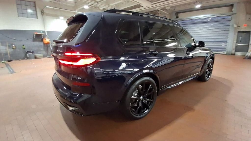 Thumbnail: 2026 BMW X7 - 8
