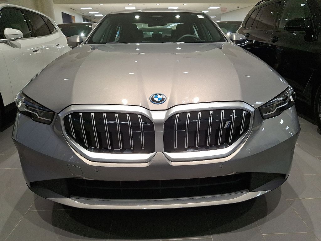 Thumbnail: 2025 BMW i5 - 2