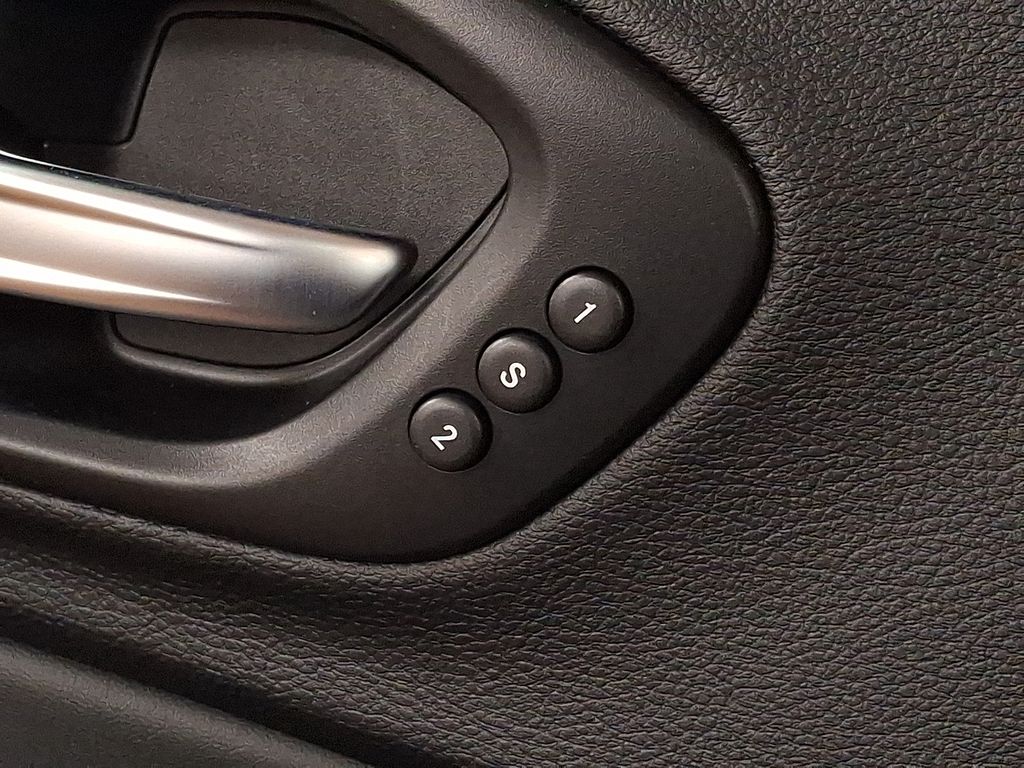 Thumbnail: 2021 Jeep Cherokee - 24