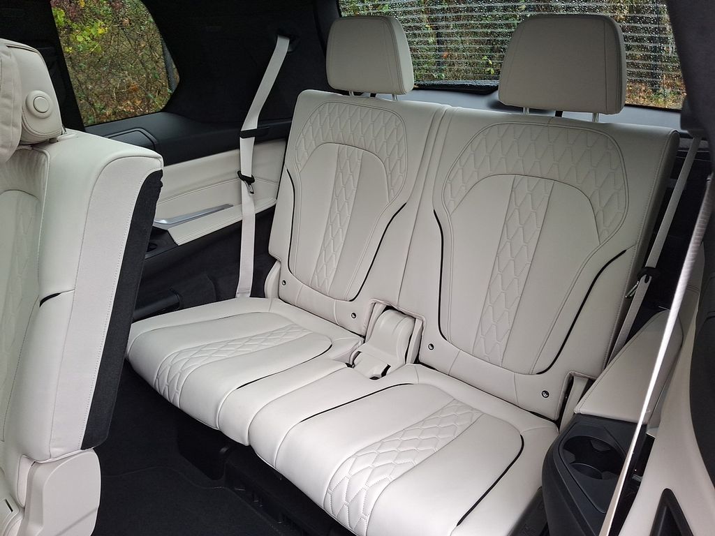 Thumbnail: 2026 BMW X7 - 8