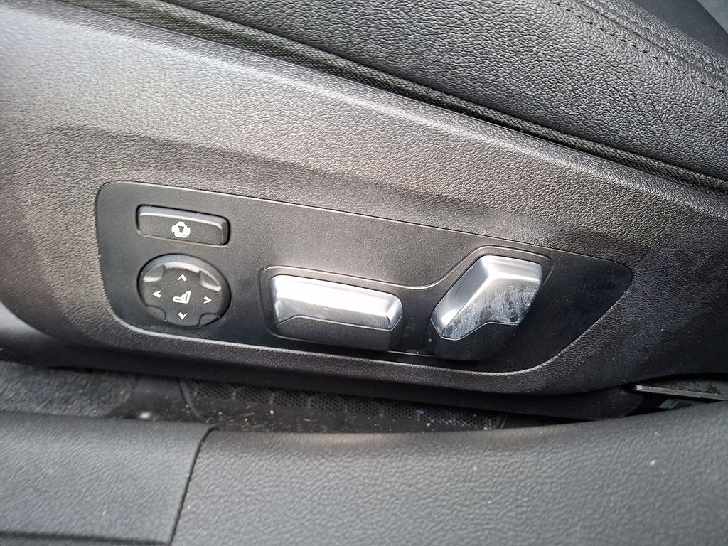 Thumbnail: 2020 BMW 3 Series - 10