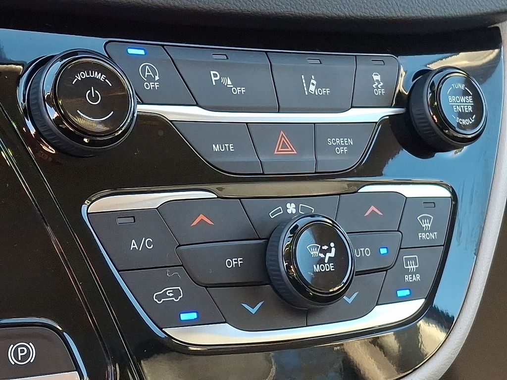 Thumbnail: 2023 Chrysler Pacifica - 13