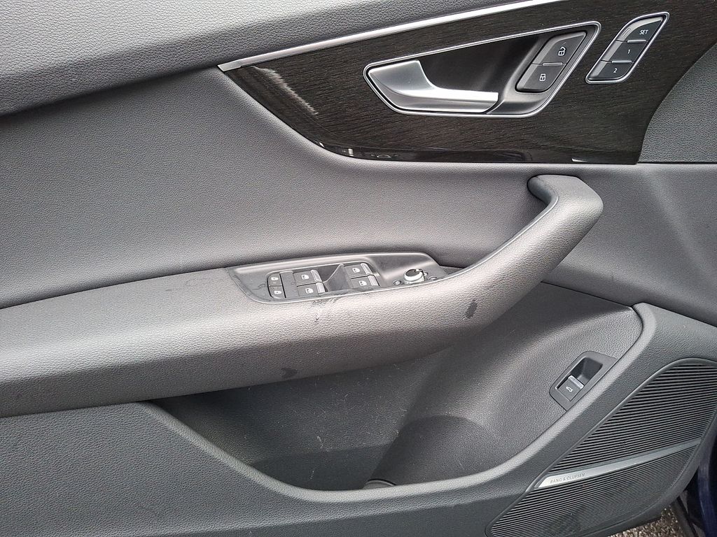 Thumbnail: 2022 Audi Q7 - 8