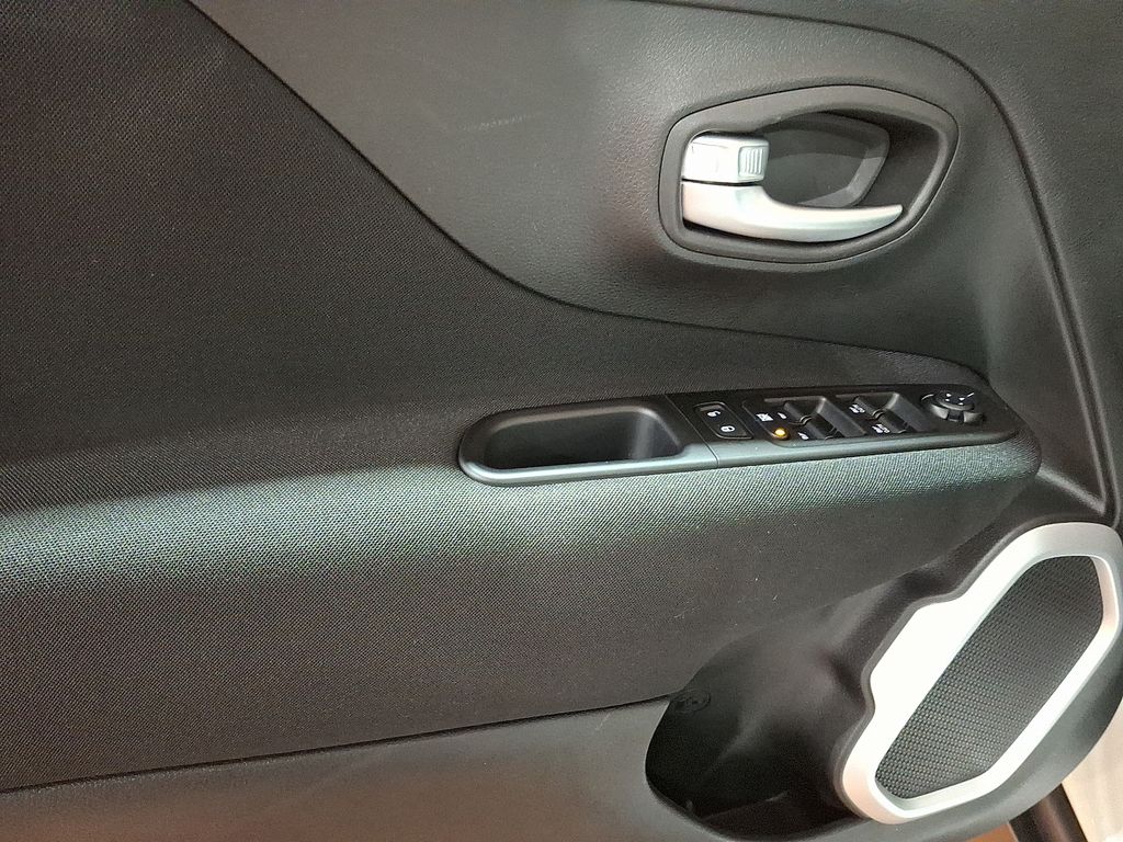 Thumbnail: 2020 Jeep Renegade - 10