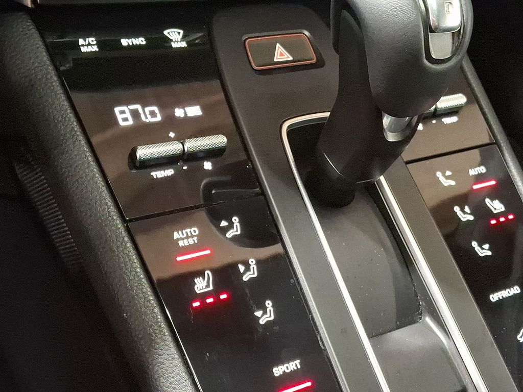 Thumbnail: 2022 Porsche Macan - 12