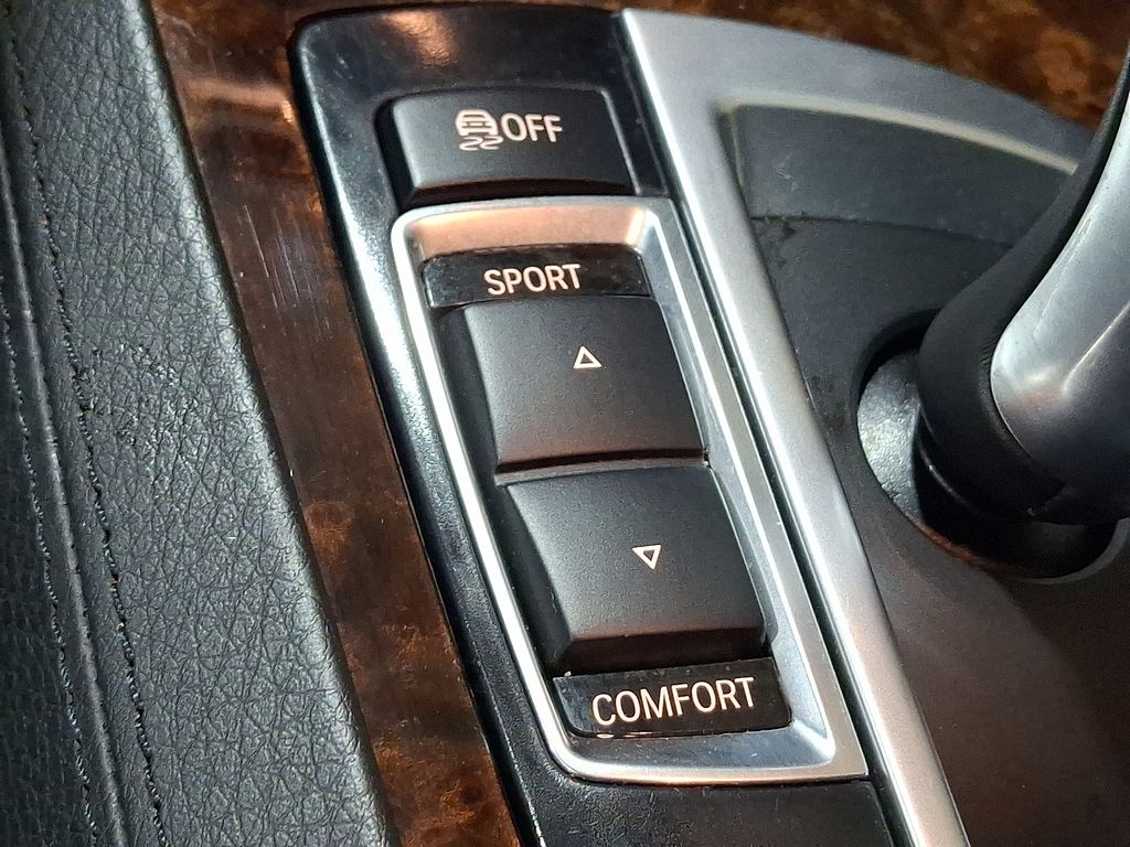 Thumbnail: 2015 BMW 7 Series - 18