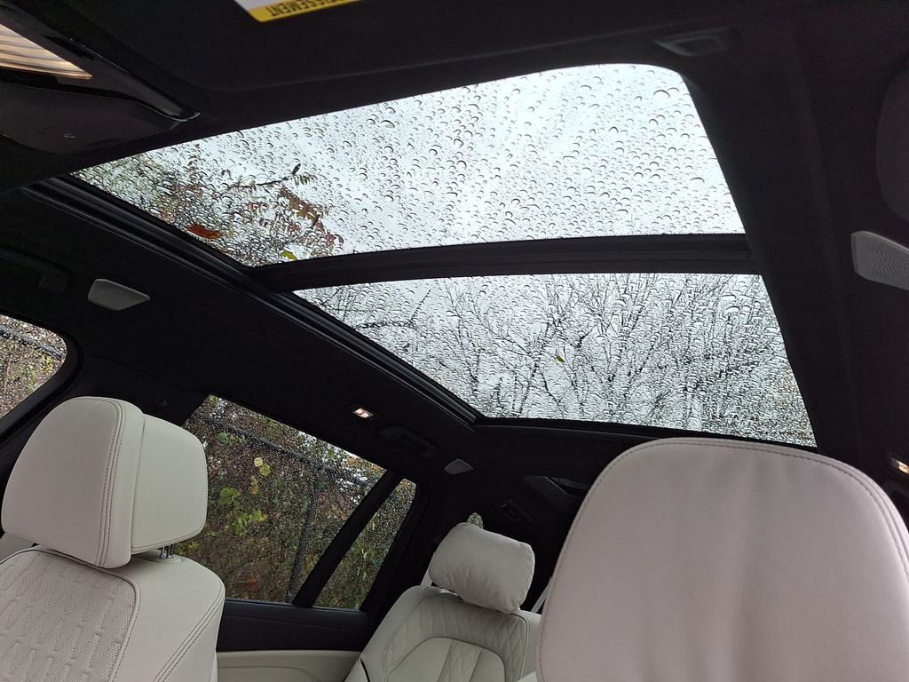 Thumbnail: 2026 BMW X7 - 12