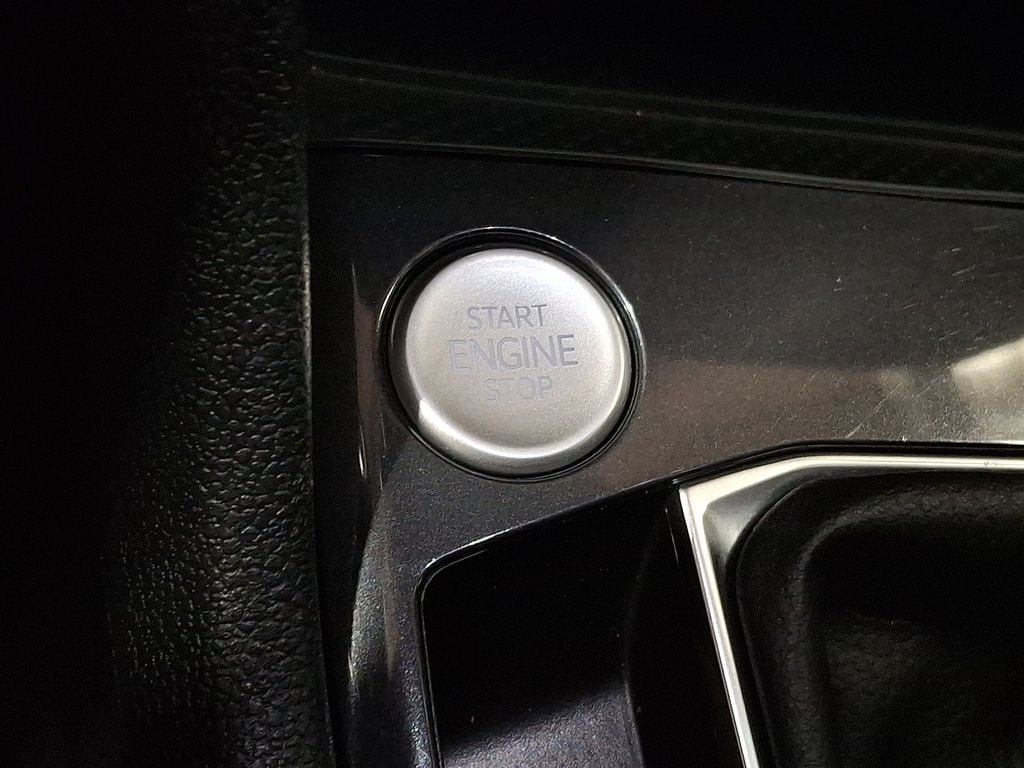 Thumbnail: 2023 Volkswagen Tiguan - 20