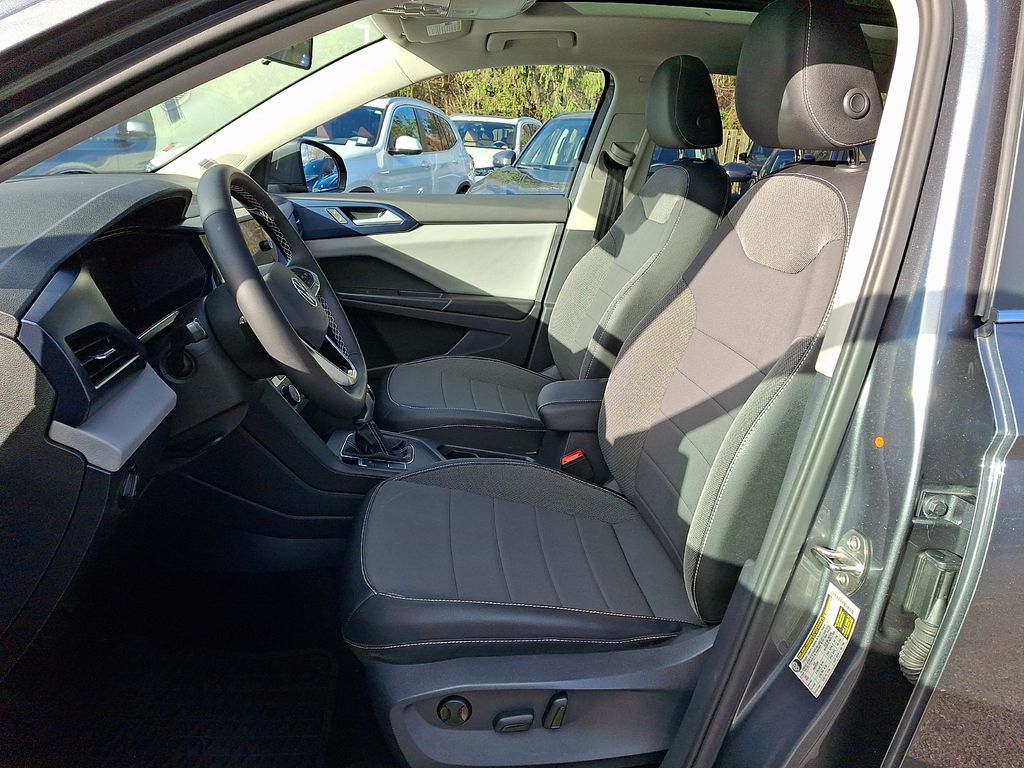 Thumbnail: 2022 Volkswagen Taos - 11