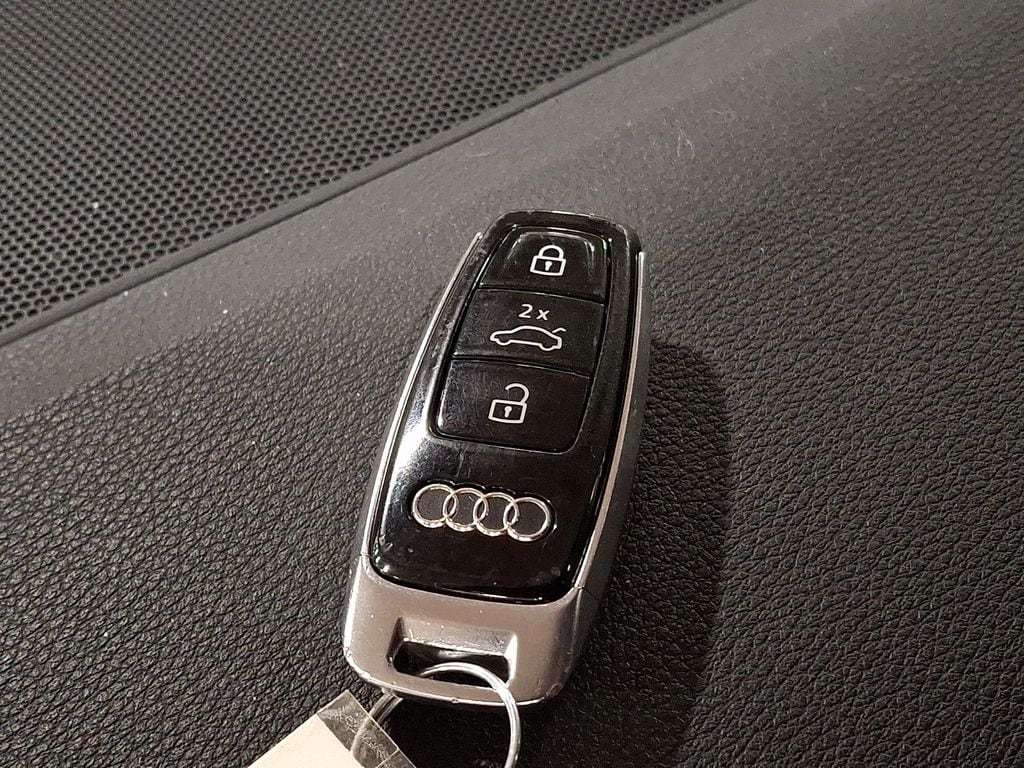 Thumbnail: 2021 Audi Q7 - 21