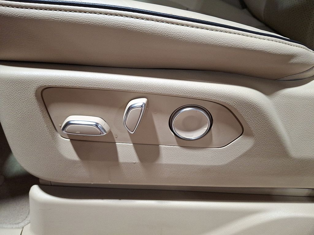 Thumbnail: 2023 Cadillac Escalade - 10