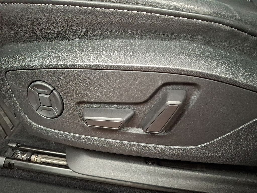 Thumbnail: 2023 Audi Q4 e-tron - 9