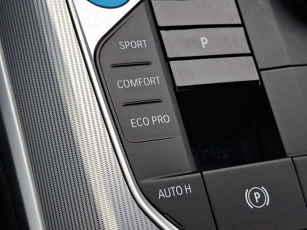 Thumbnail: 2023 BMW i4 - 23