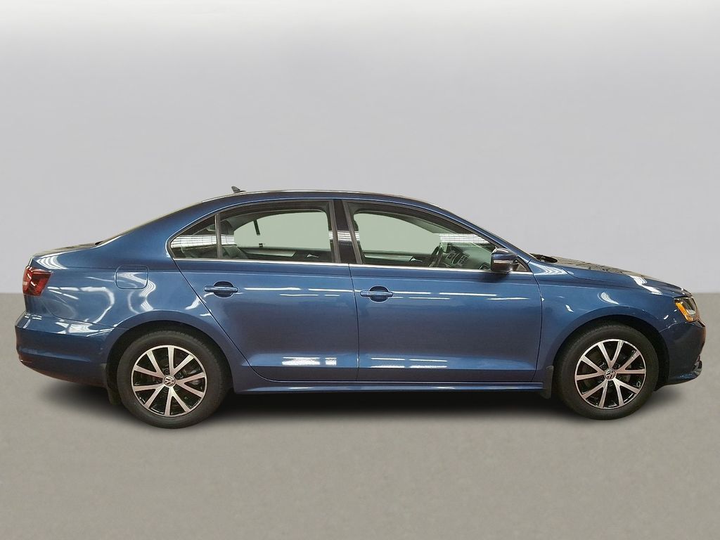 Thumbnail: 2017 Volkswagen Jetta - 4