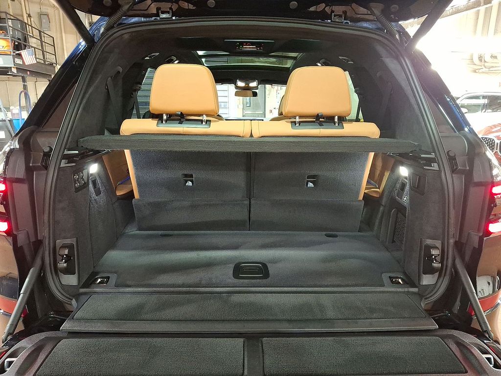 Thumbnail: 2026 BMW X7 - 19