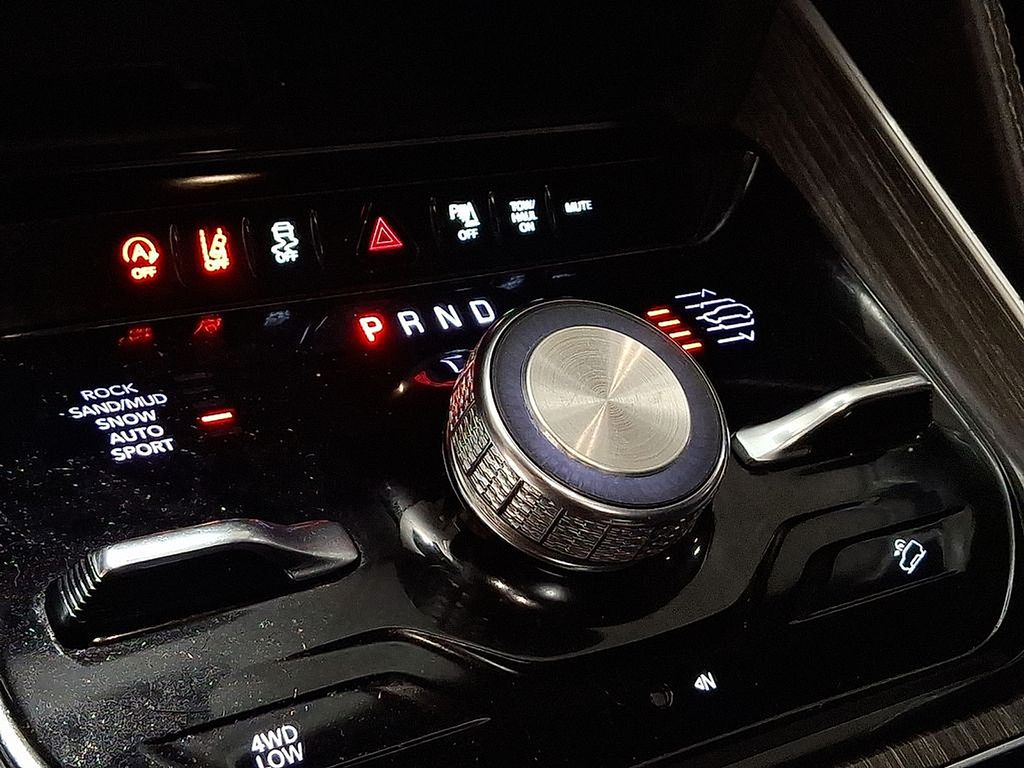 Thumbnail: 2023 Jeep Wagoneer - 9