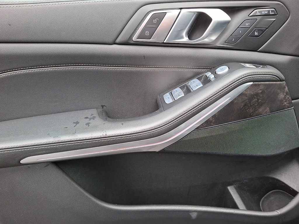 Thumbnail: 2023 BMW X7 - 9