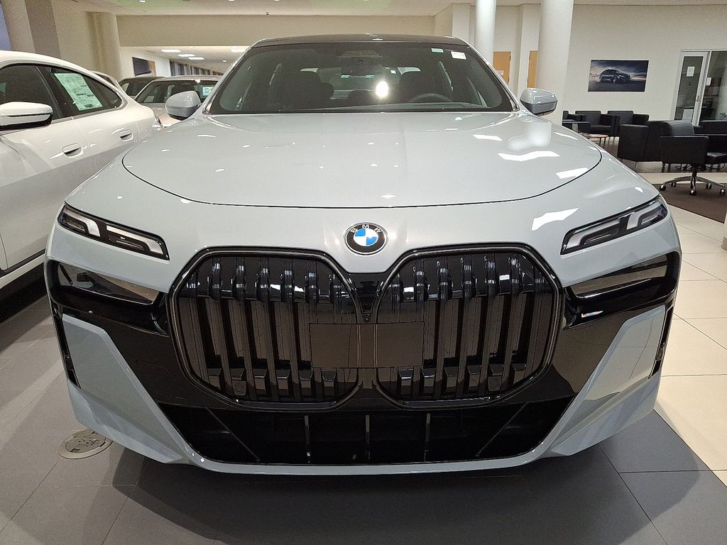 2025 Bmw 760i xDrive photo 2