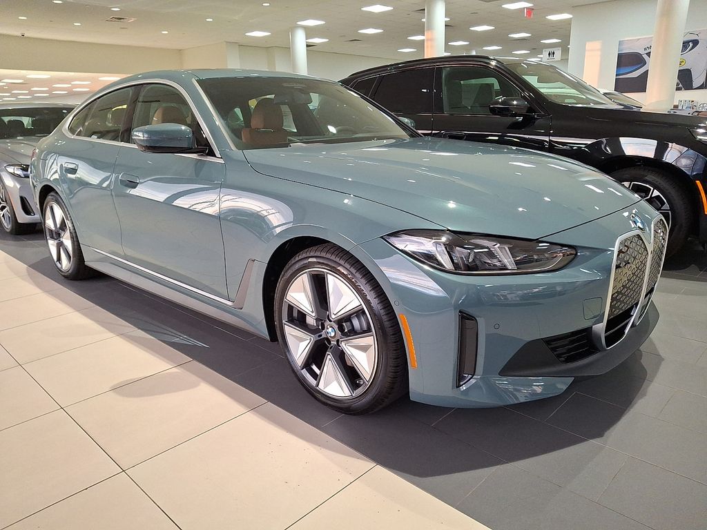 Thumbnail: 2026 BMW i4 - 3