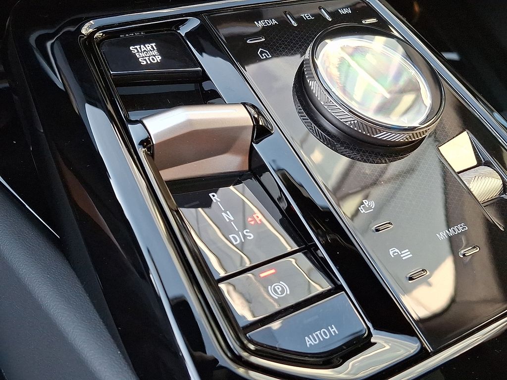 Thumbnail: 2027 BMW 5 Series - 6