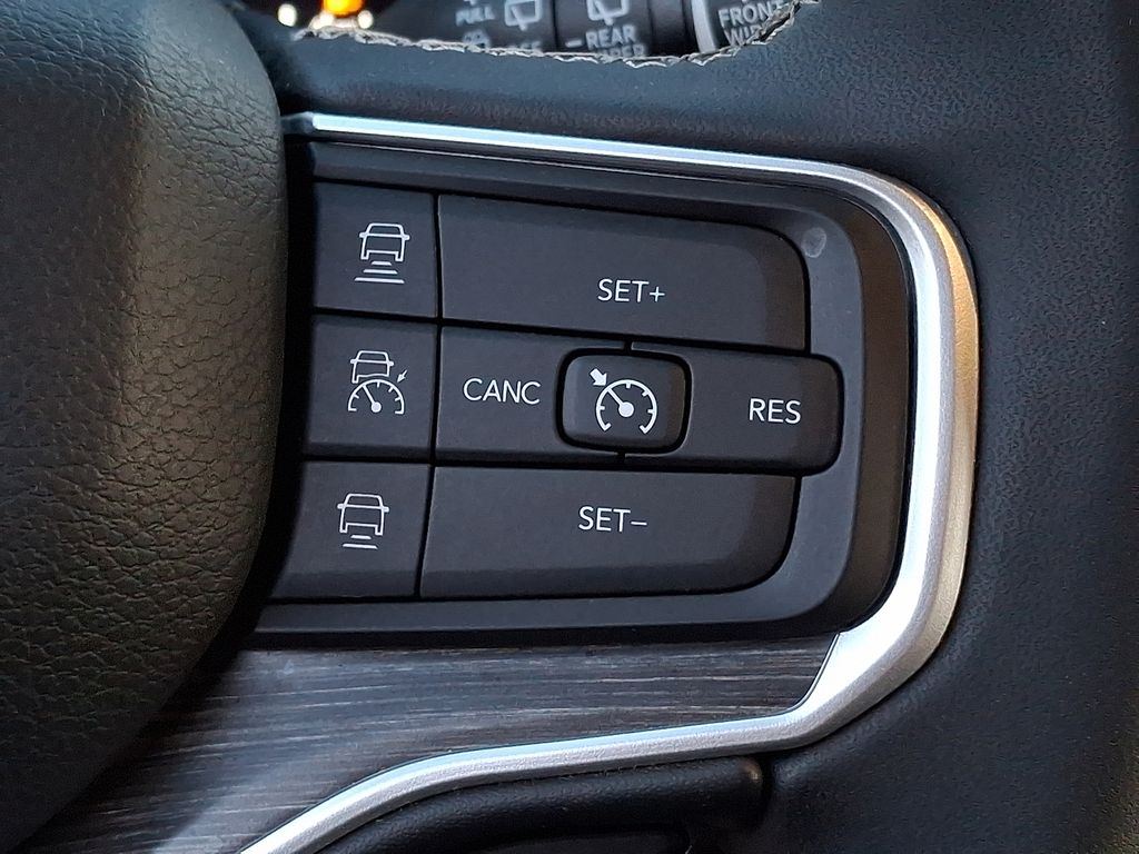 Thumbnail: 2024 Jeep Wagoneer - 18