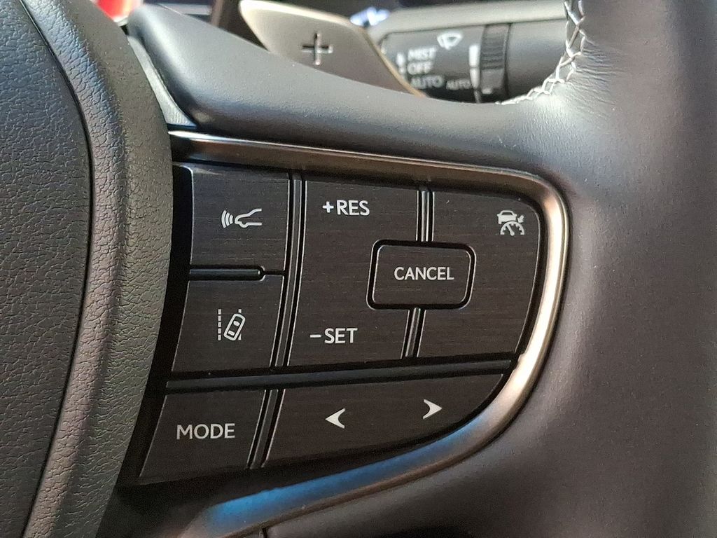 Thumbnail: 2020 Lexus LS - 18