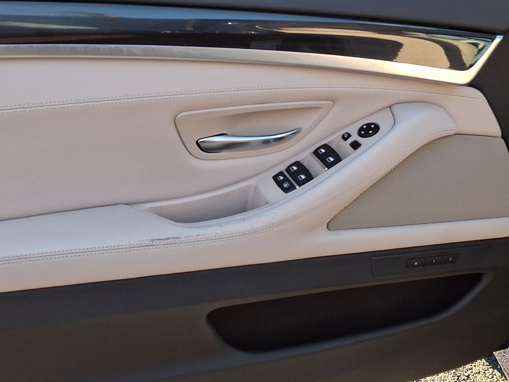 Thumbnail: 2011 BMW 5 Series - 8