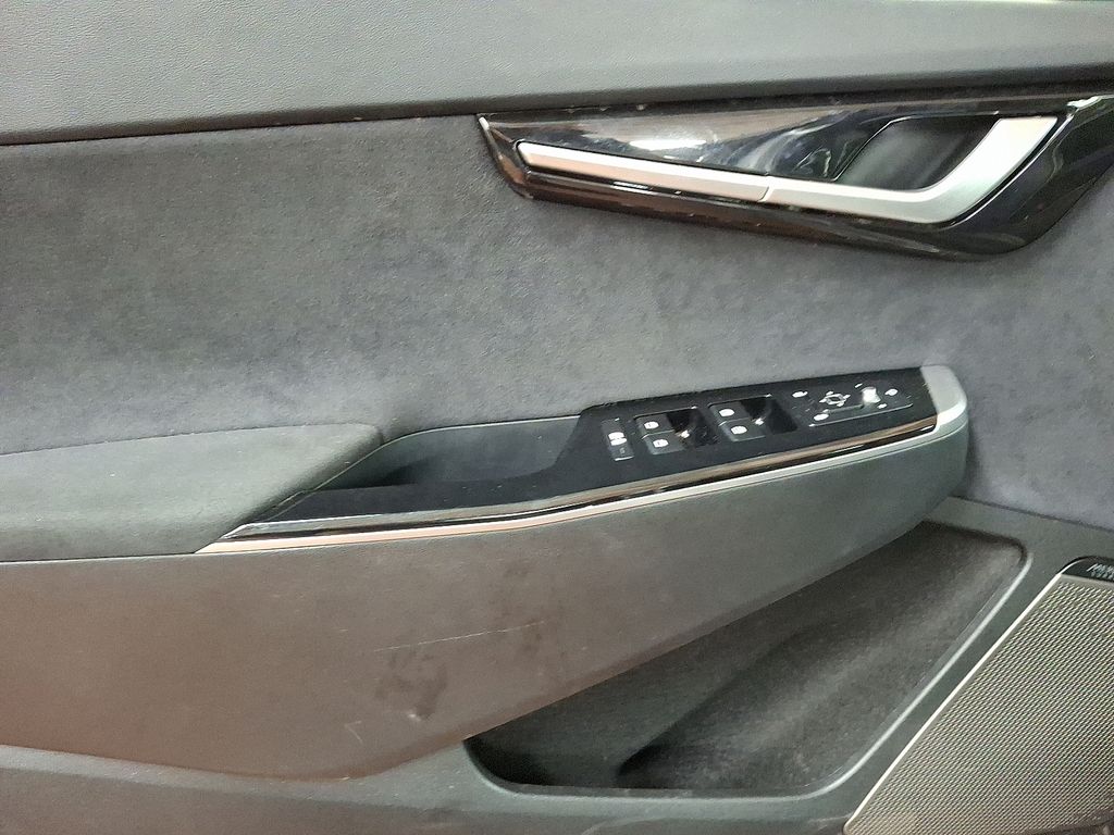 Thumbnail: 2023 Kia EV6 - 10