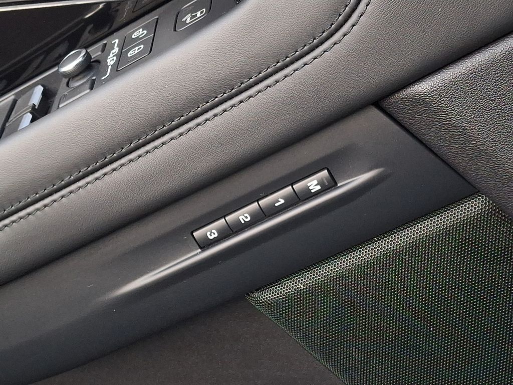 Thumbnail: 2020 Land Rover Range Rover Evoque - 26