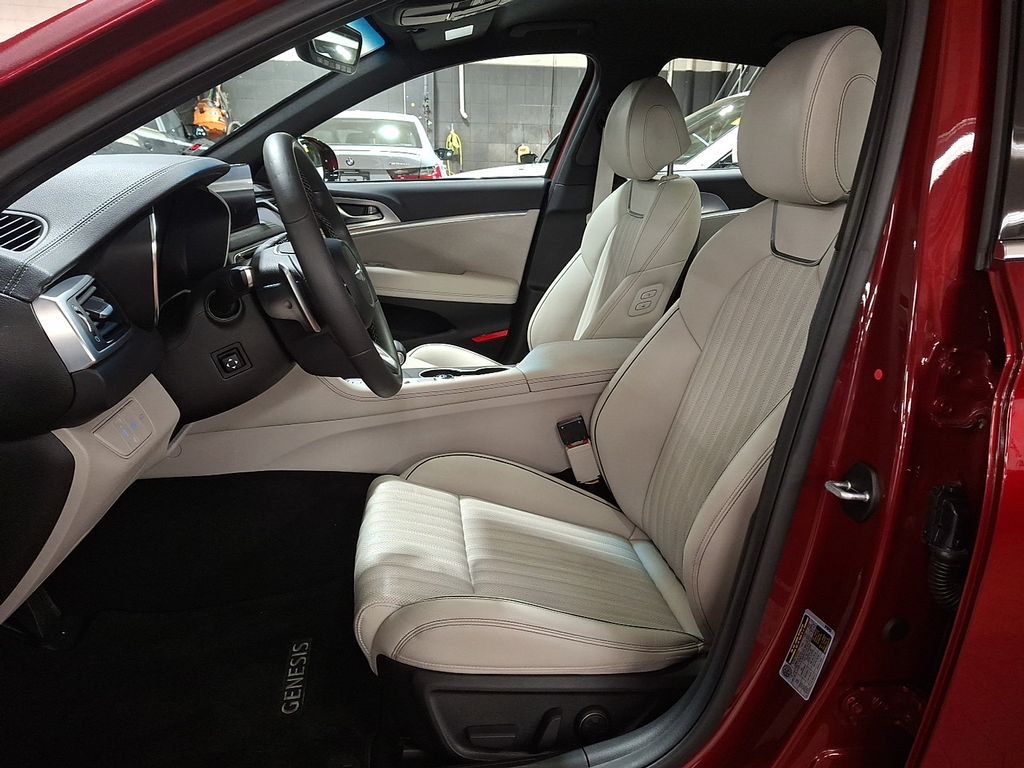 Thumbnail: 2023 Genesis G70 - 10