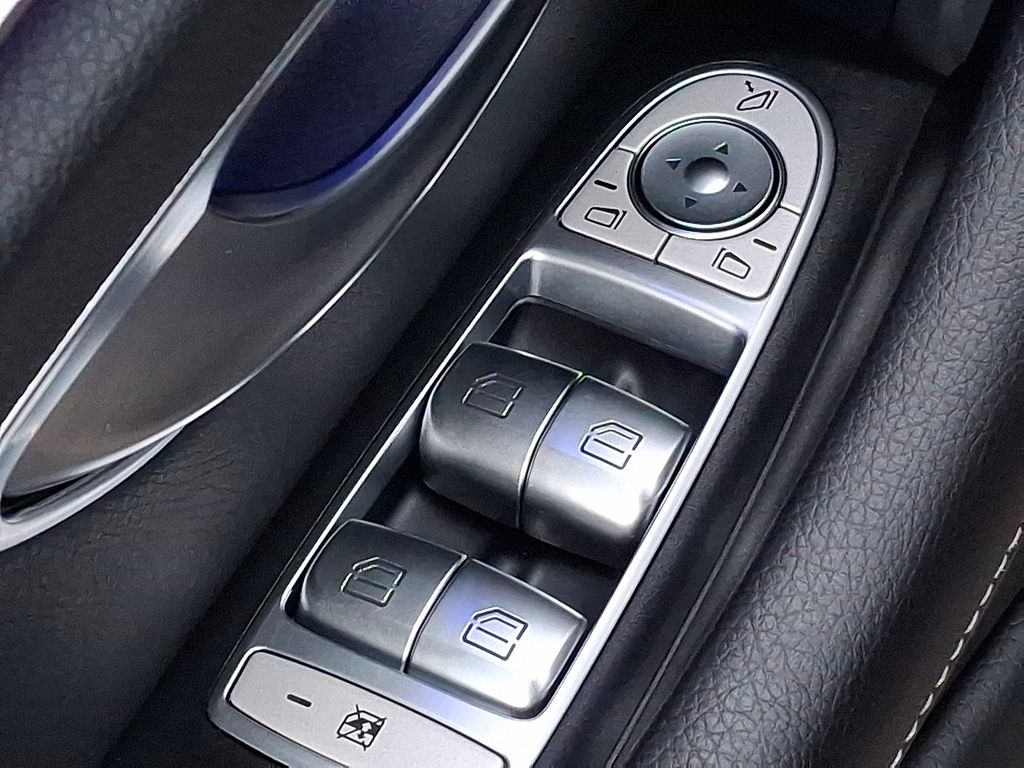 Thumbnail: 2022 Mercedes-Benz E-Class - 24