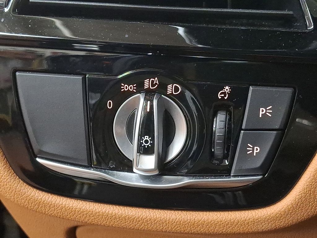 Thumbnail: 2022 BMW 5 Series - 24