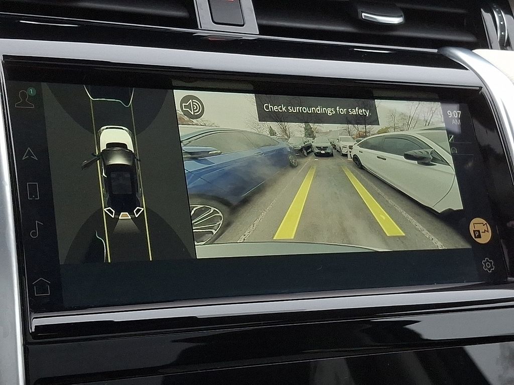 Thumbnail: 2023 Land Rover Discovery Sport - 15