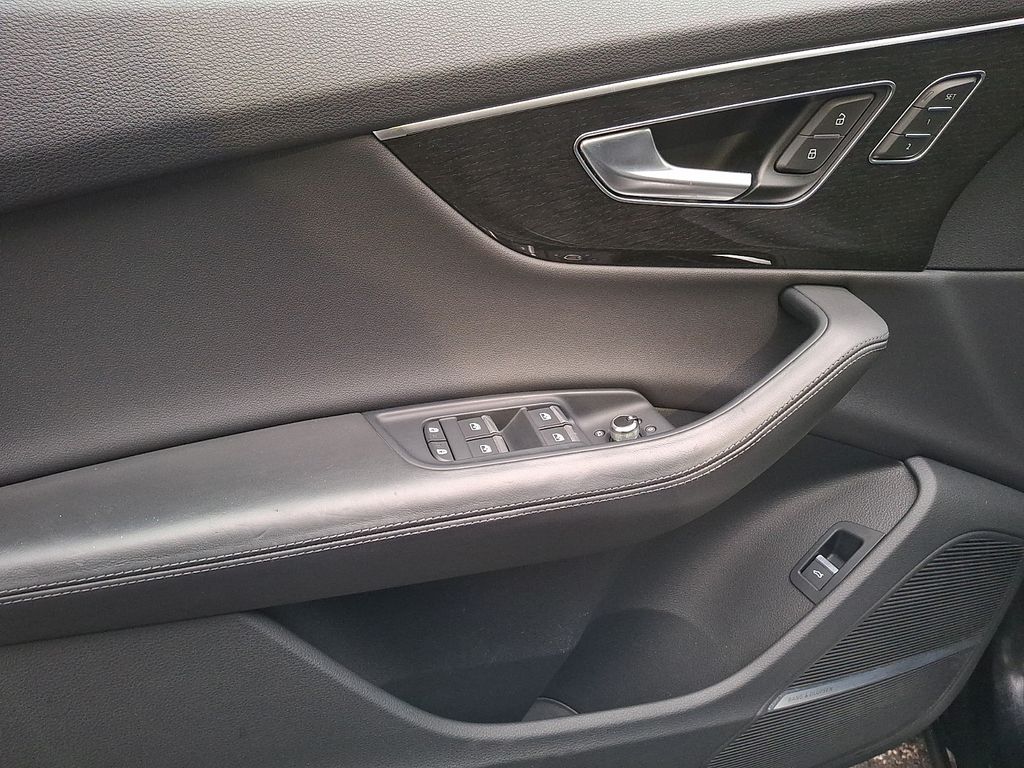 Thumbnail: 2021 Audi Q7 - 9