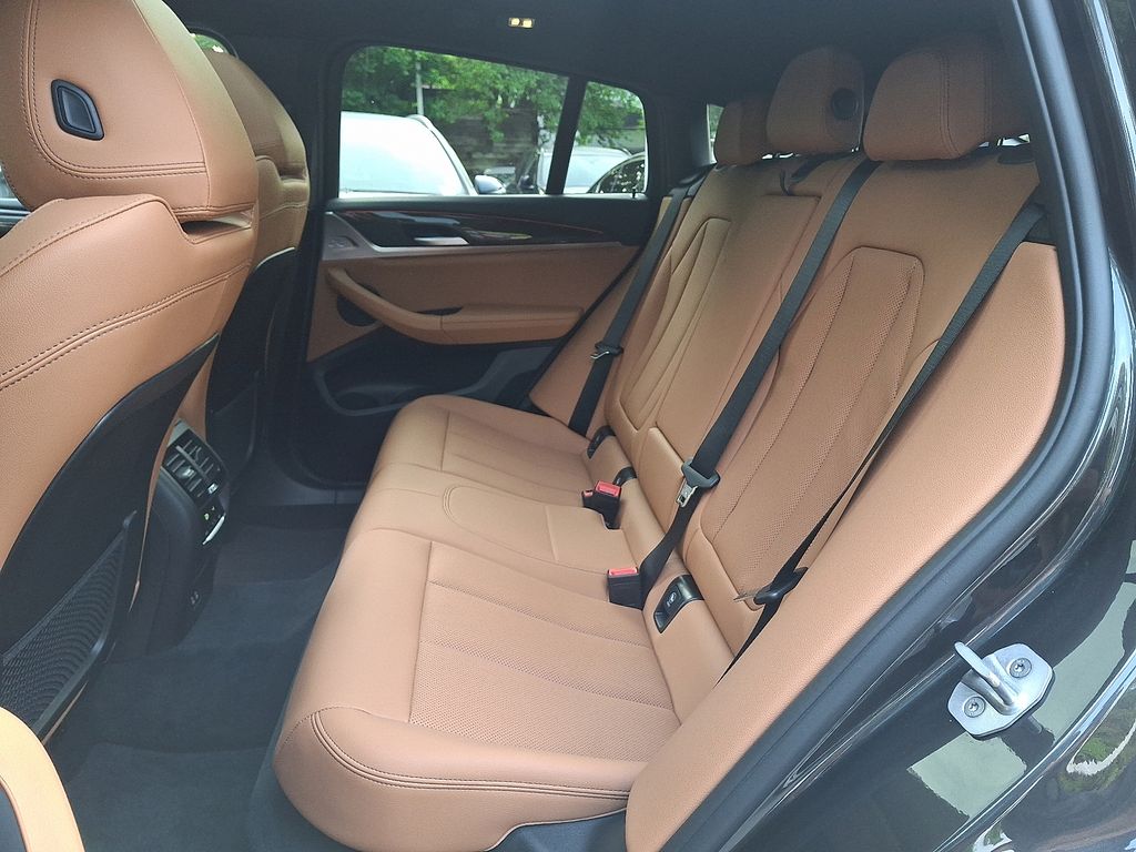 2025 BMW X4 xDrive30i 8