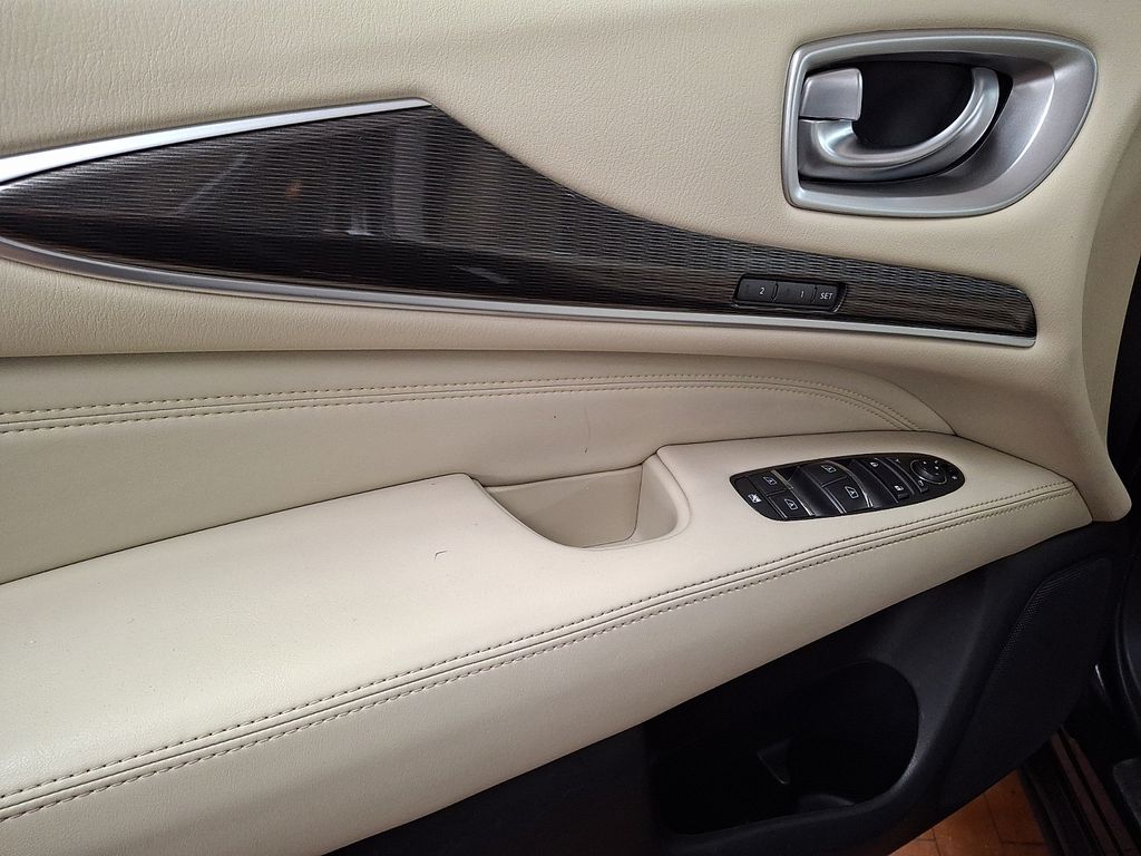 Thumbnail: 2017 INFINITI QX60 - 9