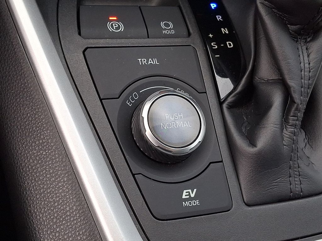 Thumbnail: 2020 Toyota RAV4 - 21