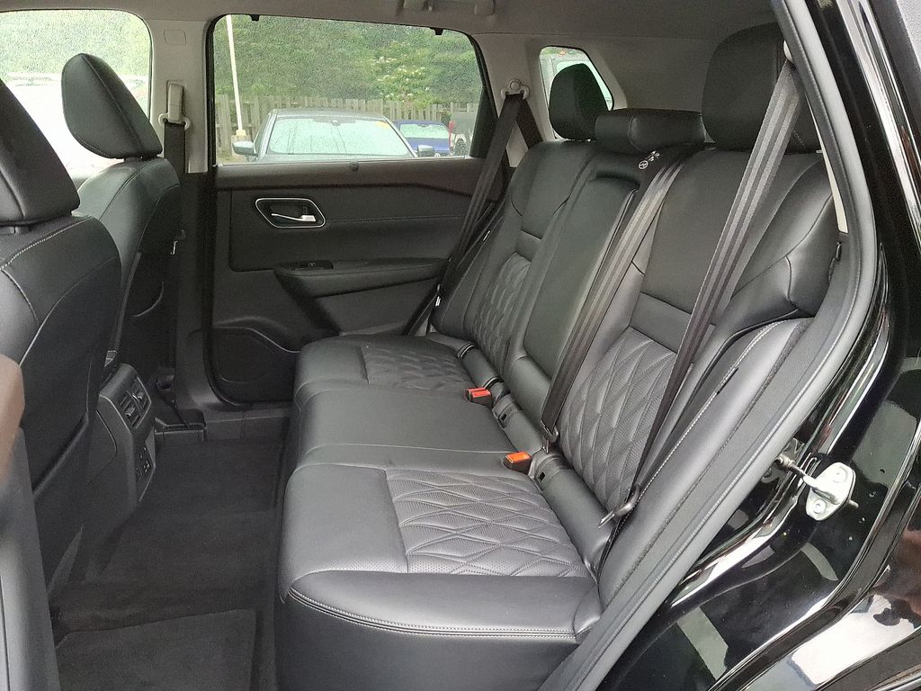2022 Nissan Rogue Platinum 8