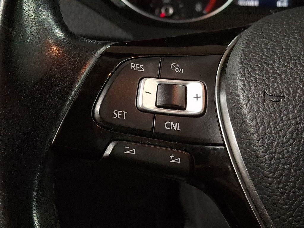 Thumbnail: 2017 Volkswagen Jetta - 18