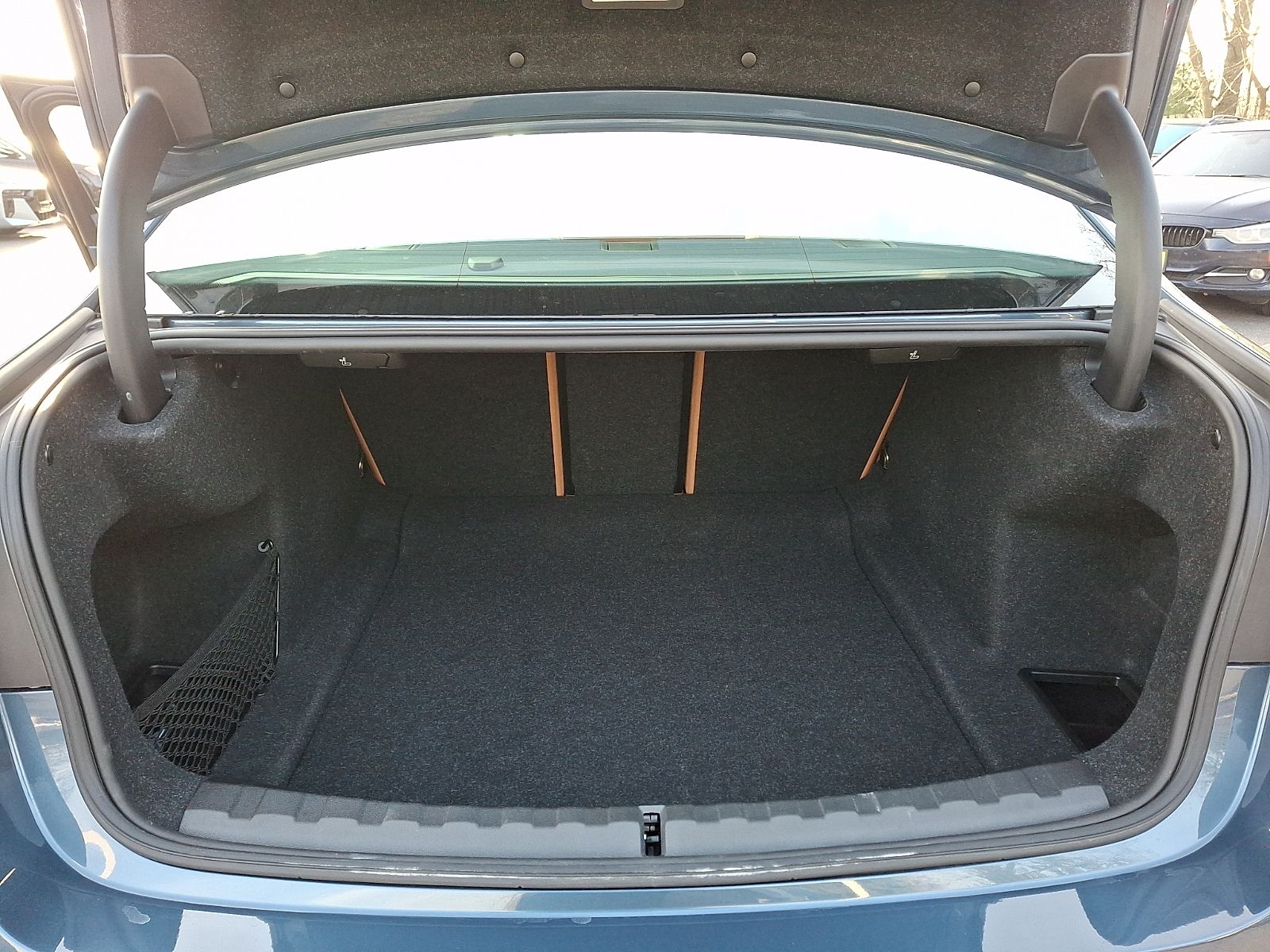 Thumbnail: 2025 BMW 3 Series - 26