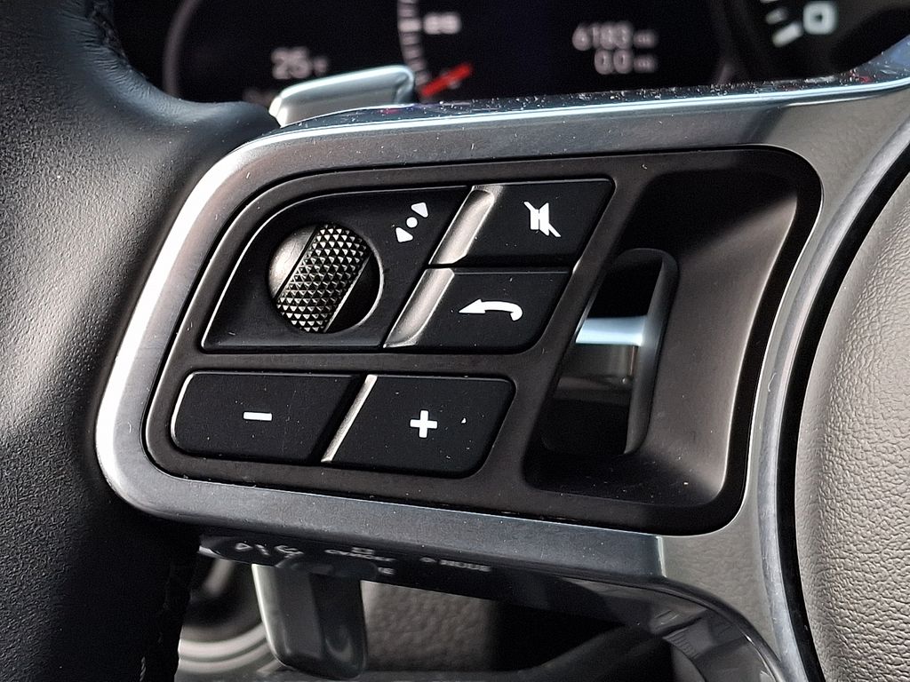 Thumbnail: 2023 Porsche Cayenne - 18