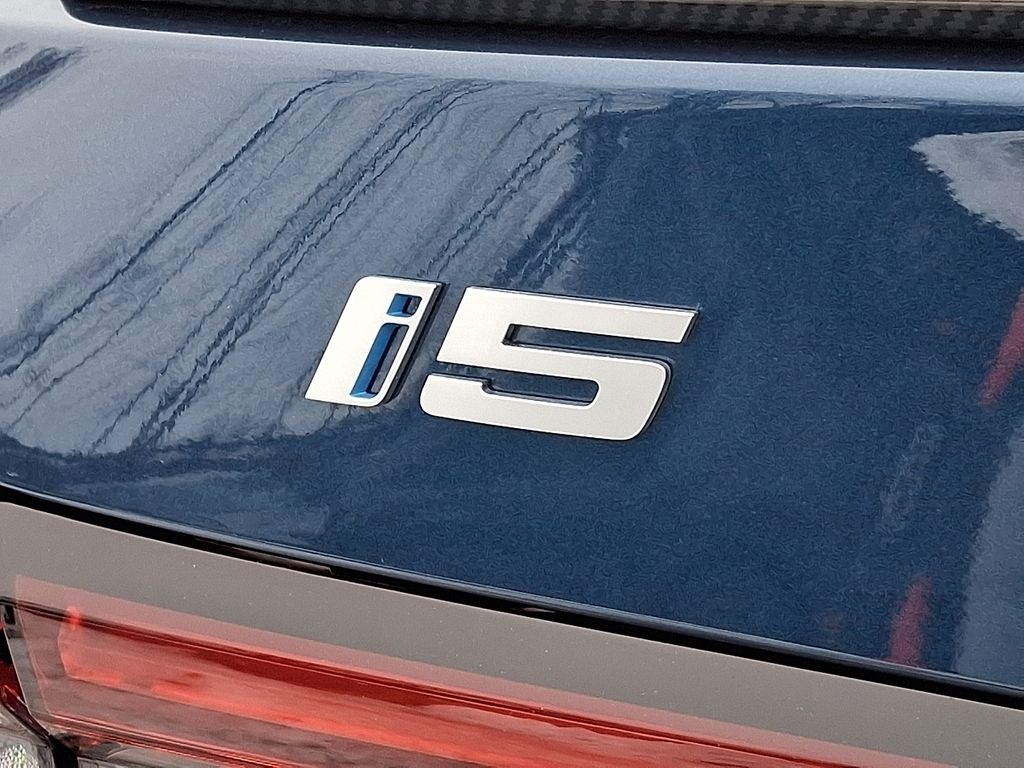 Thumbnail: 2025 BMW i5 - 30
